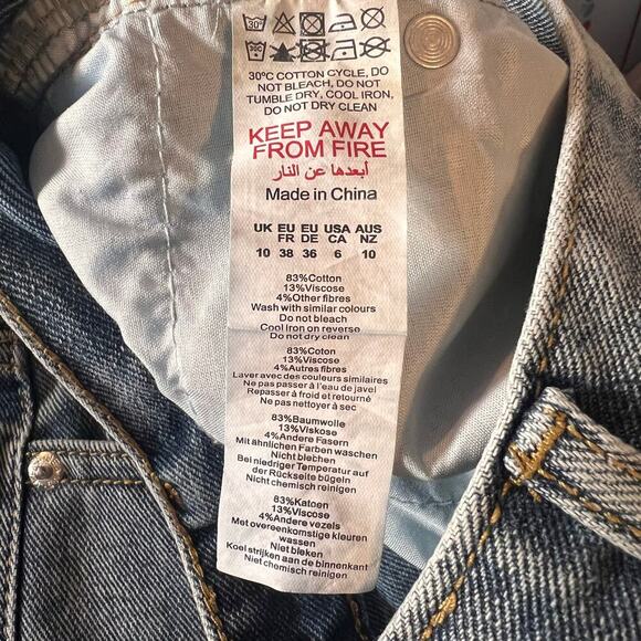 Pretty Little Thing Women Split Hem High Rise Vintage Wash Blue Jeans Size 6 - Picture 9 of 9